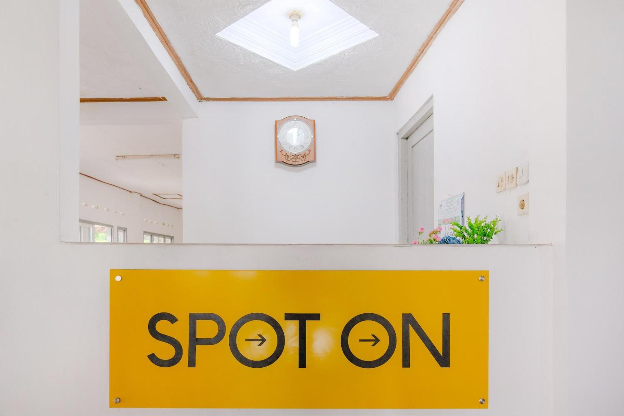 Oyo Life 2638 Hotel Raya Sarangan Εξωτερικό φωτογραφία